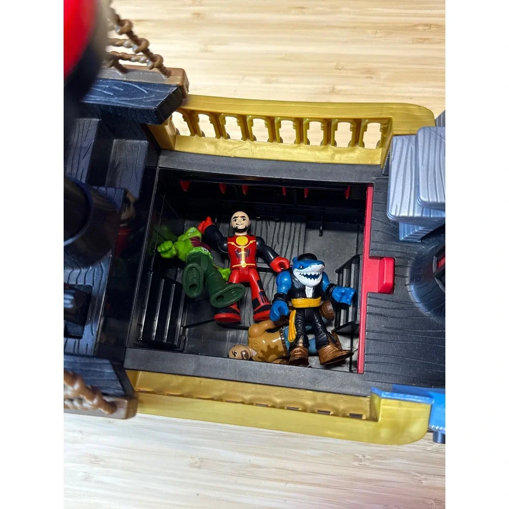 Fisher Price Imaginext Shark Bite Pirate Ship Playset with 4 Figures Black Red